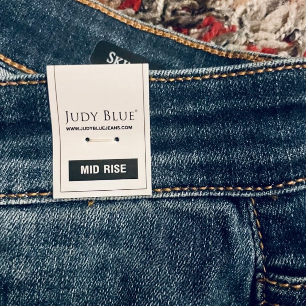 JUDY BLUE LOS ANGELES MID RISE BLUE FLANNEL PATCH STRETCH JEANS - Picture 4 of 10